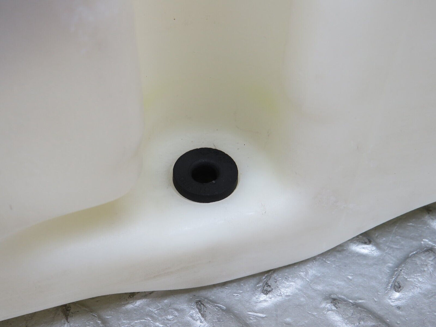 36173 Mercedes-Benz W126 420SE Windscreen Washer Fluid Reservoir 1268690620 1248690072