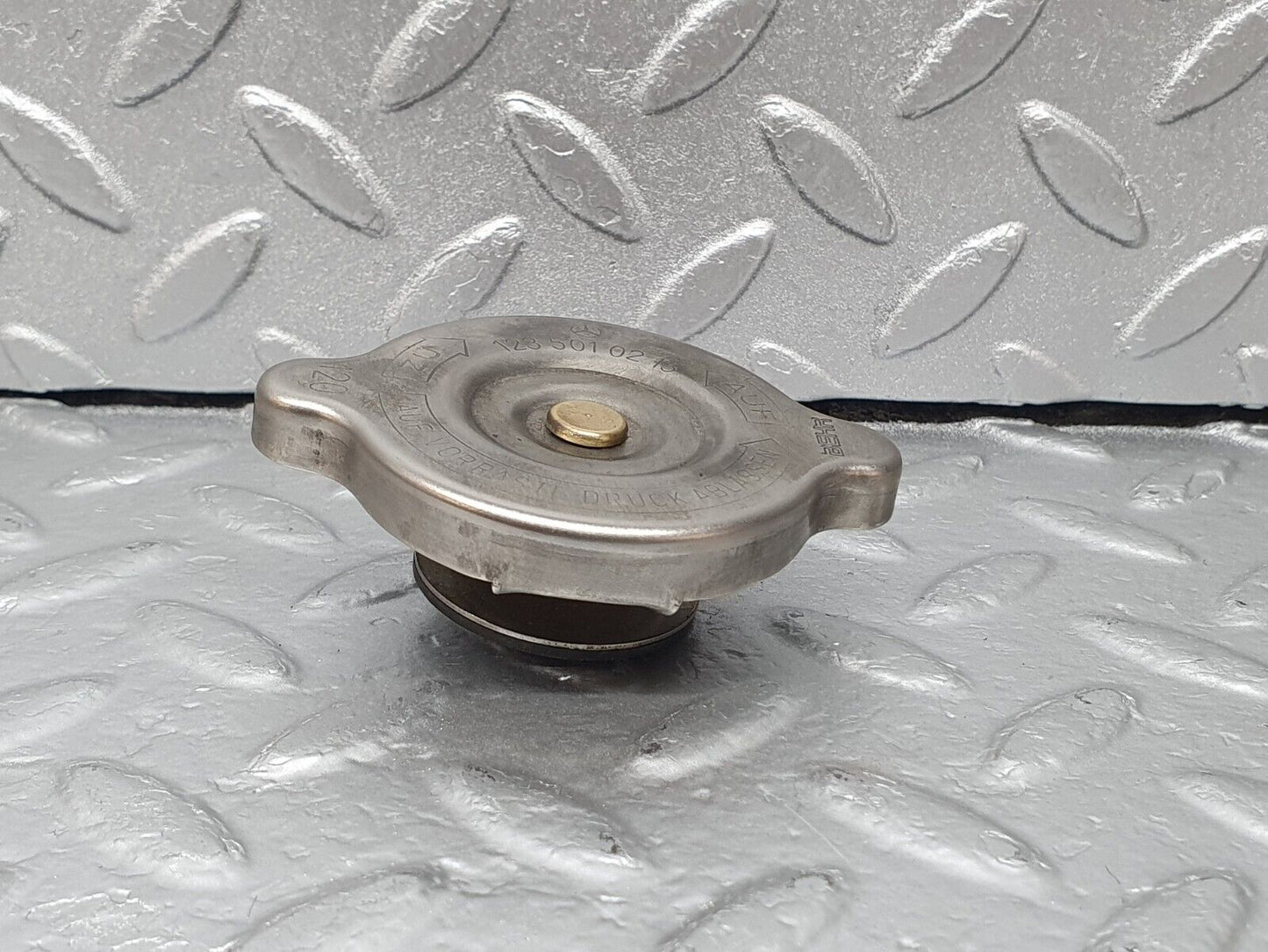 43123 Mercedes-Benz W108 280SE Radiator Cap Behr 1235010215