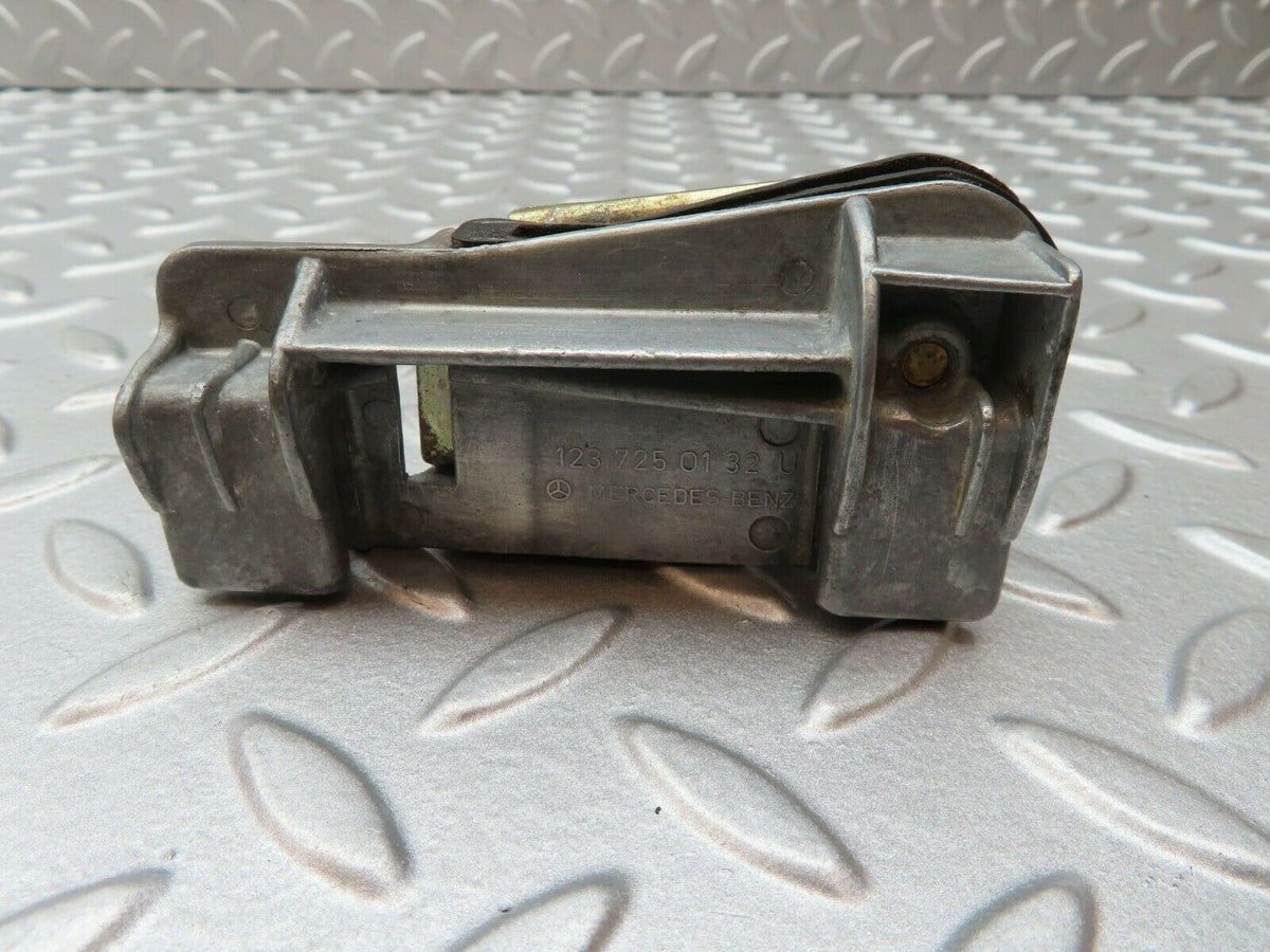 4139 Mercedes-Benz C123 280CE Fixing Clip To The Door Glass 1237250132