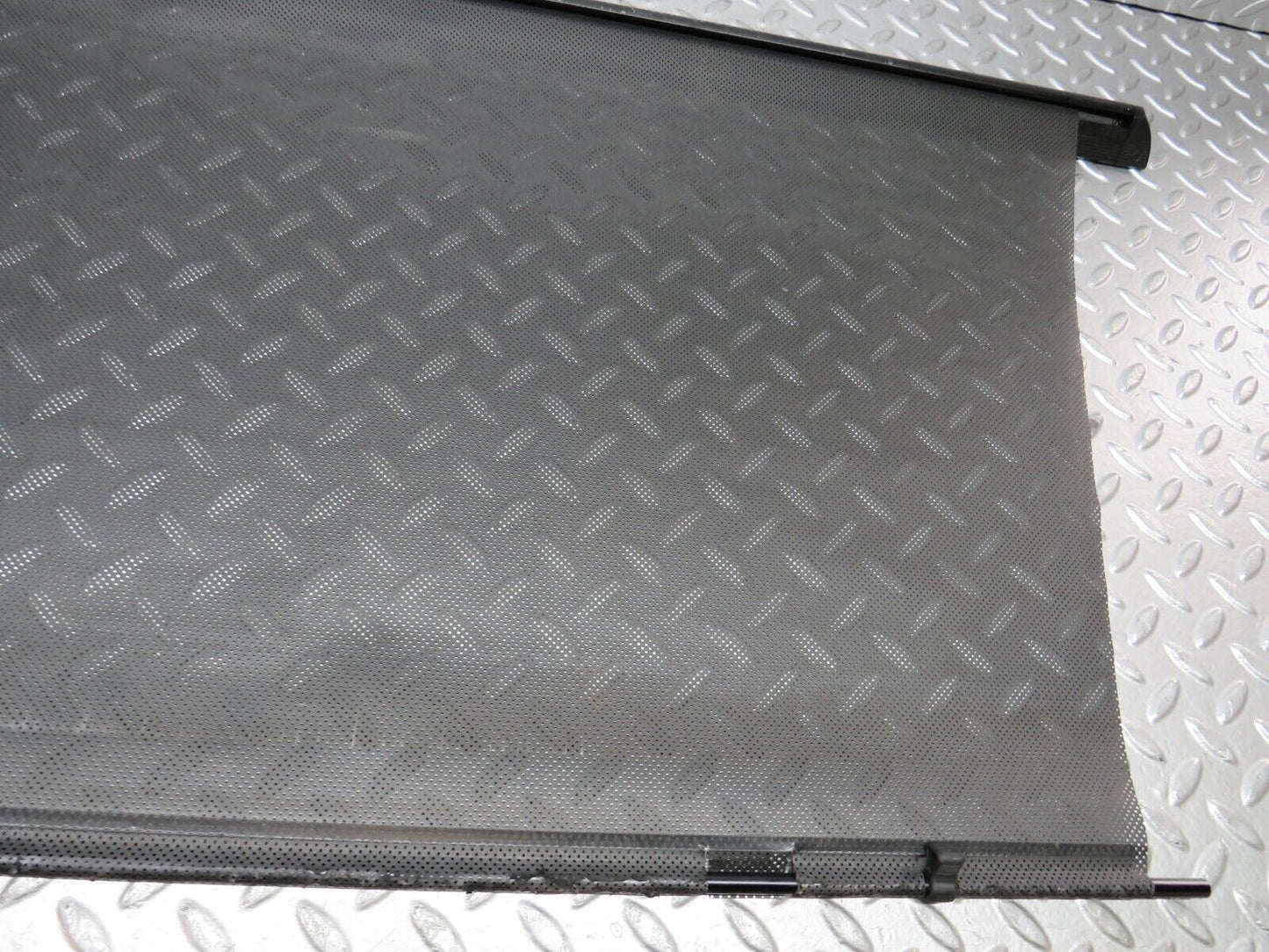 27841 Mercedes-Benz S124 300TE Wagon Tailgate Sun Blind