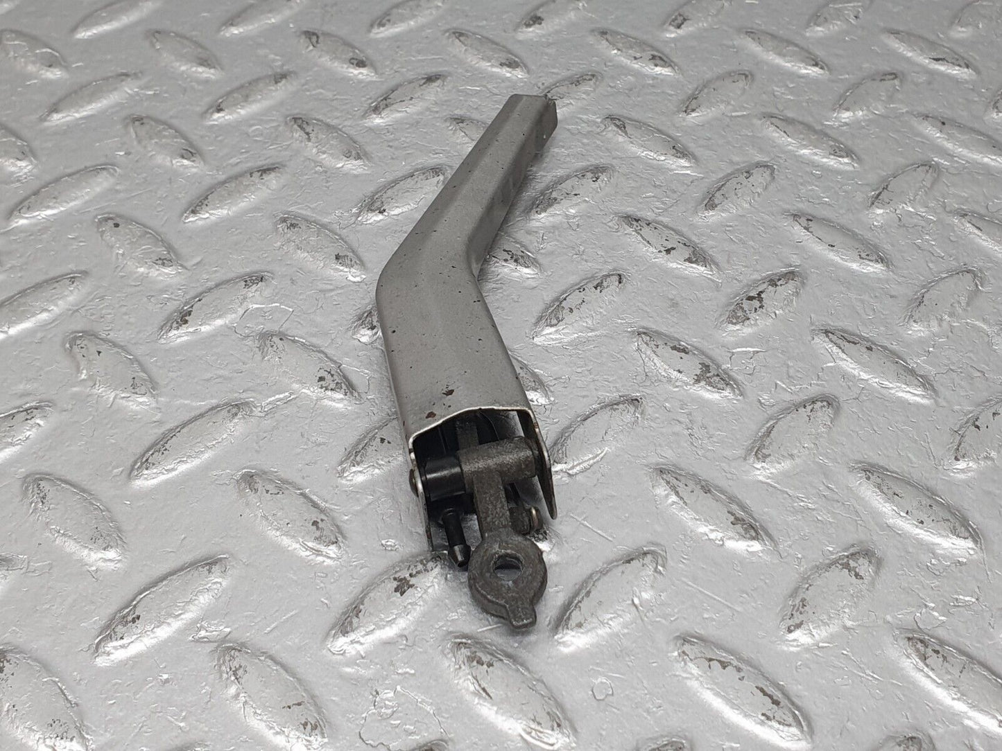 41074 Mercedes-Benz W126 300SE Headlight Wiper Arm Bosch Right Side