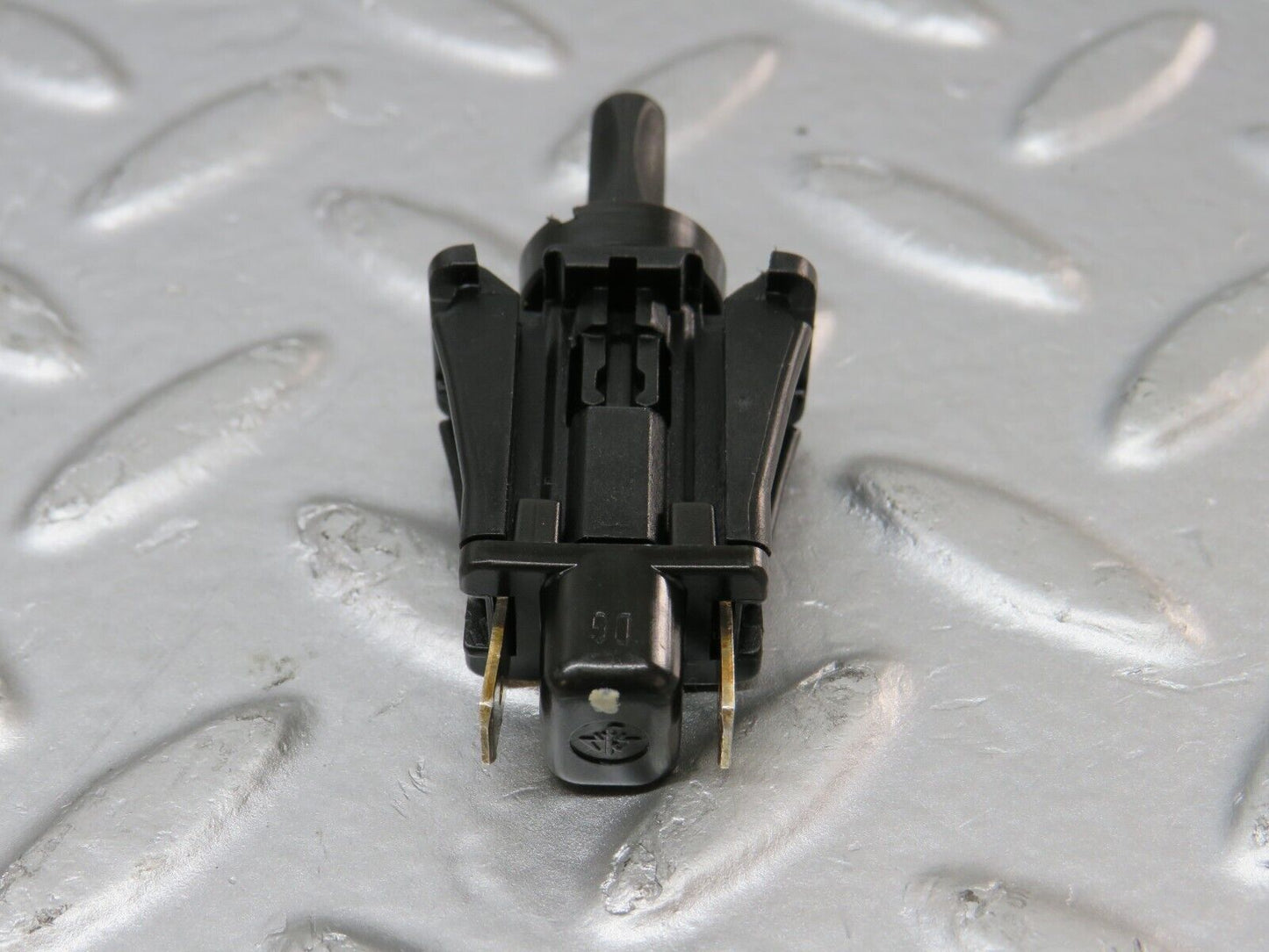 33875 Mercedes-Benz W201 190E 2.0L Glove Box Door Contact Switch 2018202110