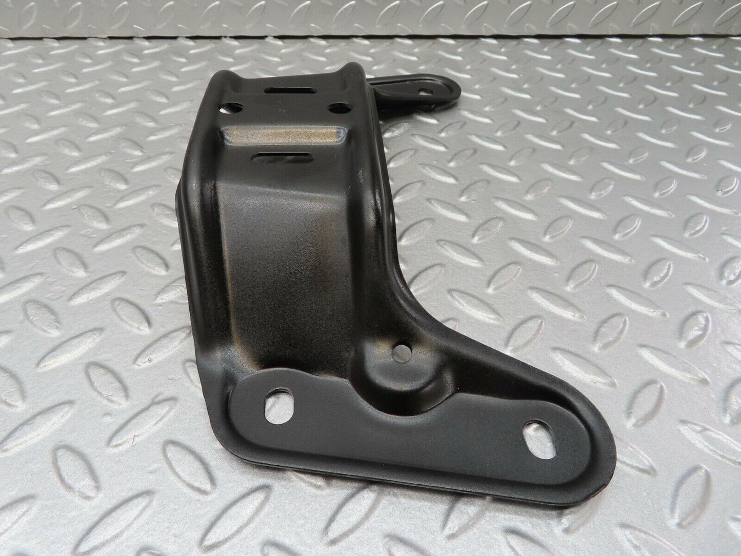 15936 Mercedes-Benz W123 280E Gearbox Mount Bracket