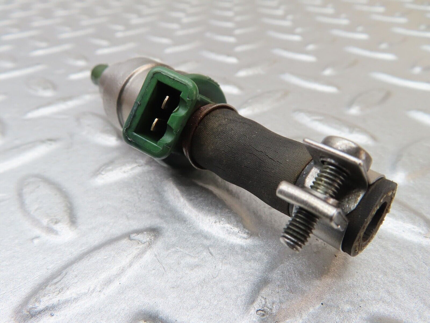 20399 Mercedes-Benz W114 280CE Coupe Fuel Injector Bosch 0280150035