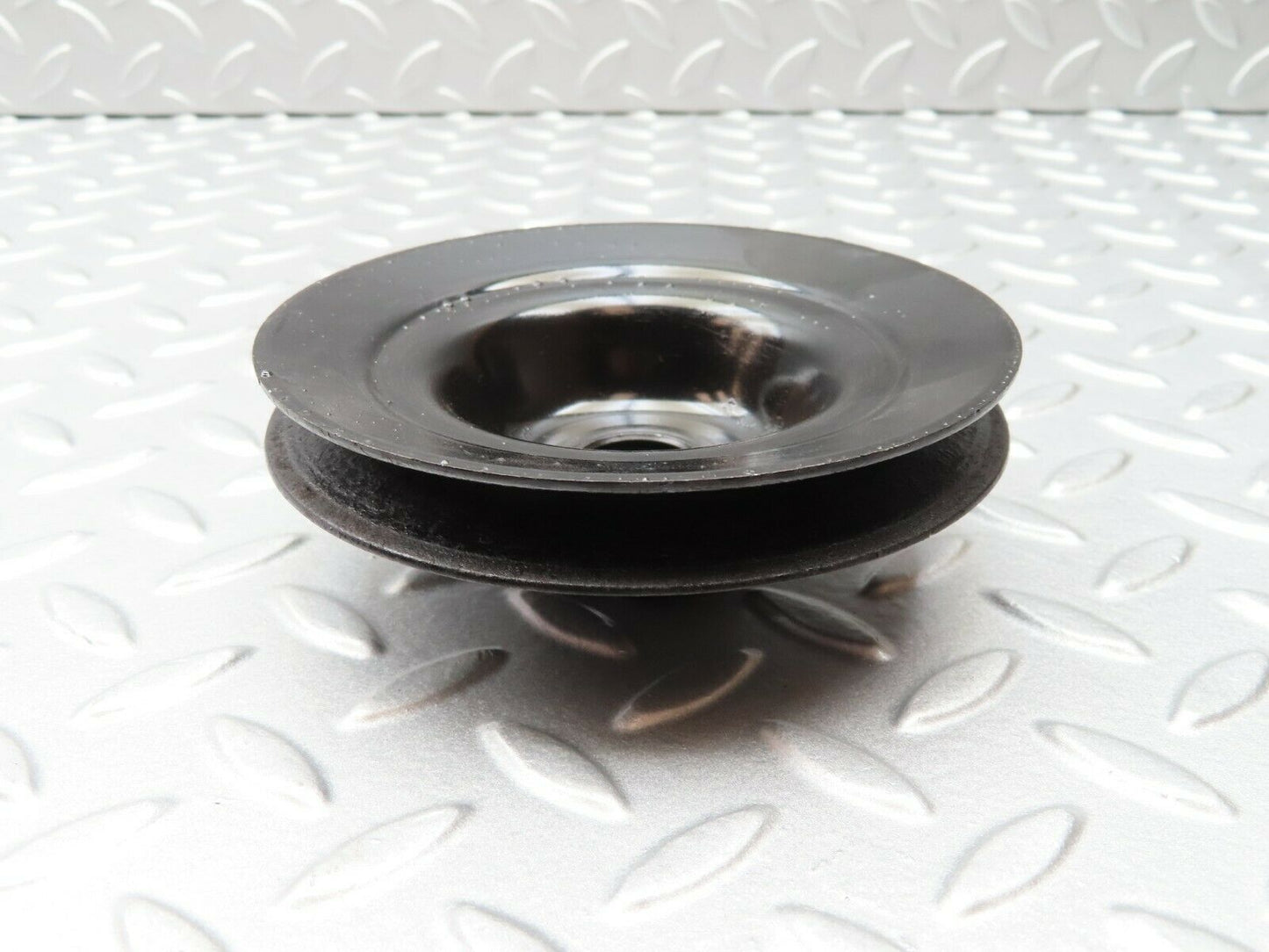 4447 Mercedes-Benz W123 230E  Power Steering Pump Pulley 1022300015