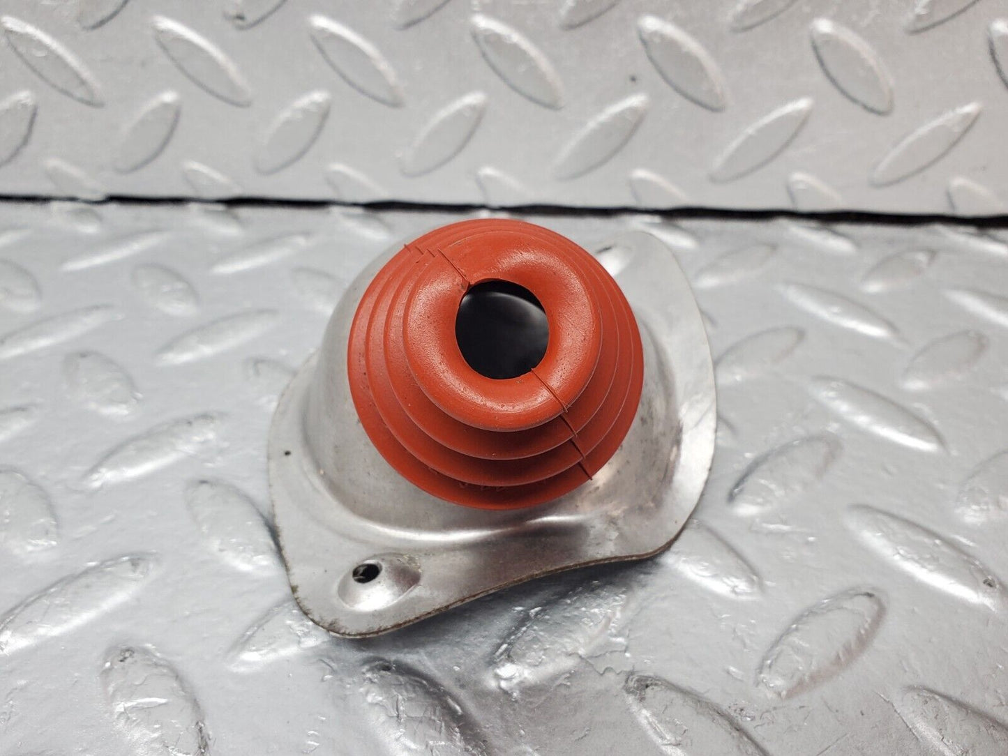 45573 Mercedes-Benz W126 420SE Throttle Linkage Rubber Cover 1163010297