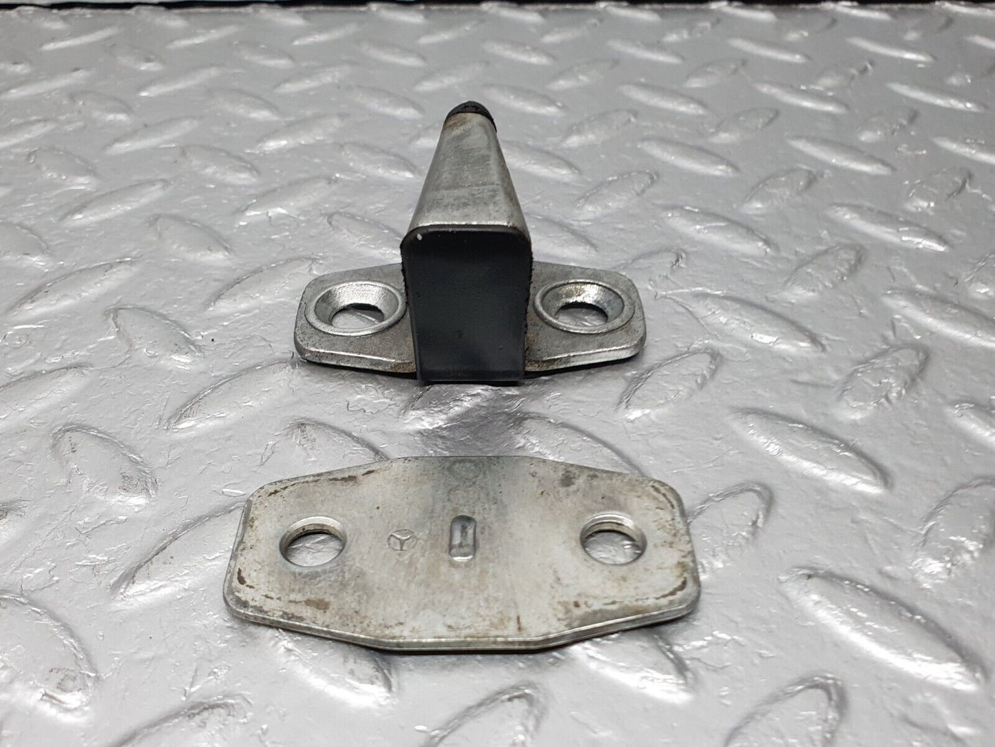 41693 Mercedes-Benz W124 200E Door Lock Latch