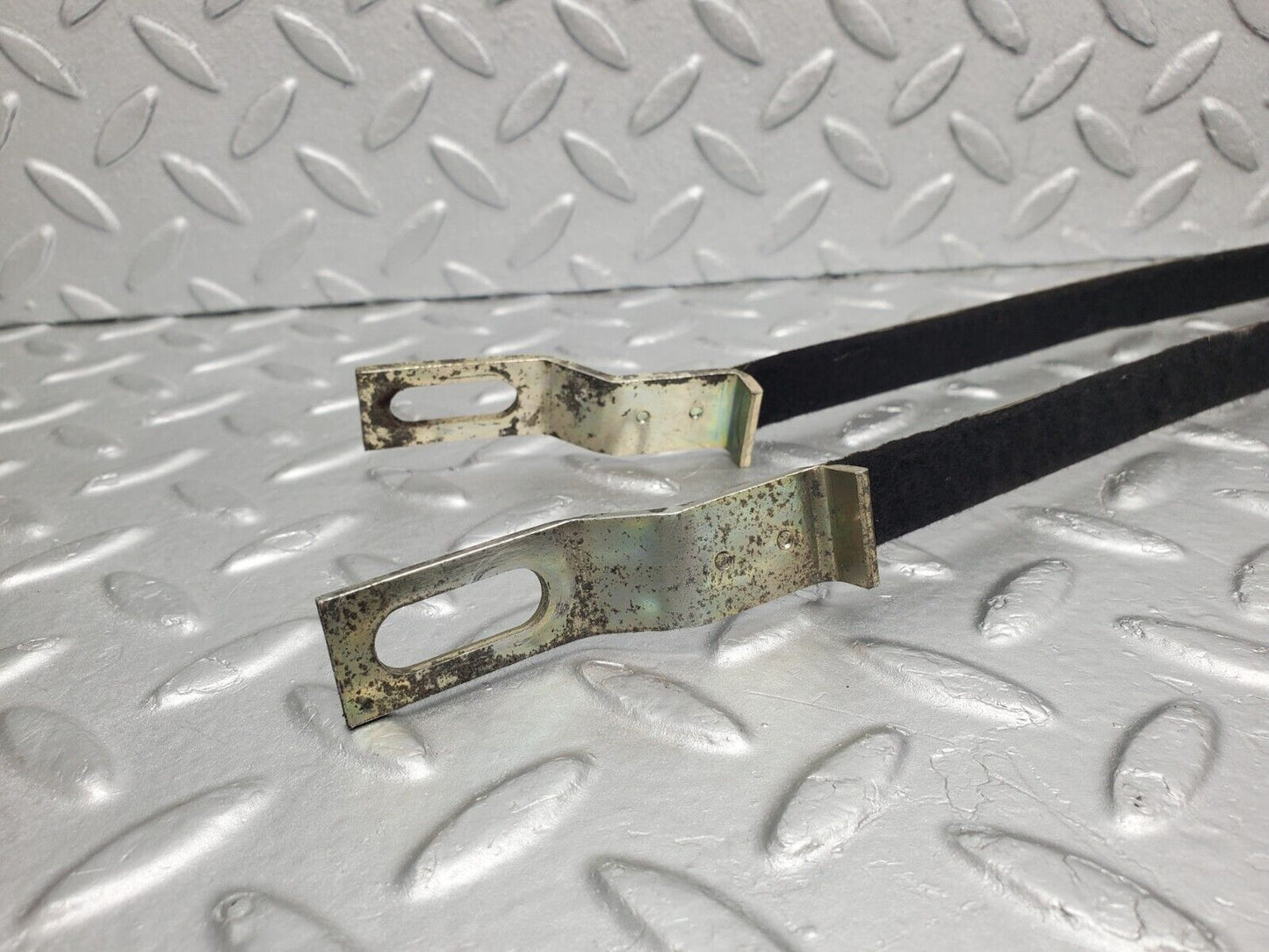 46077 Mercedes-Benz S123 200T Wagon Heater Box Holder Strap