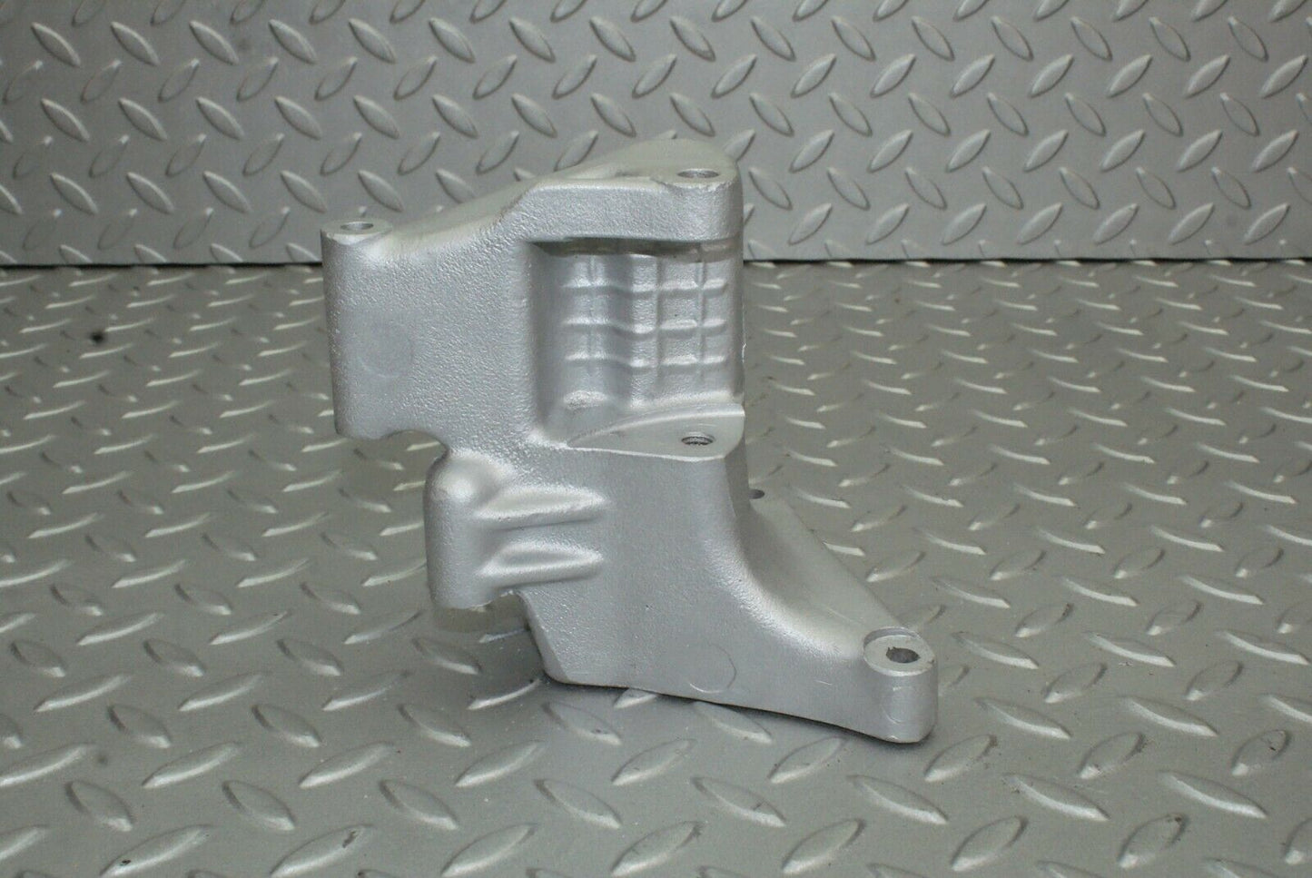 2500 Mercedes-Benz W116 350SE Alternator Generator Bracket Mount 1161551135