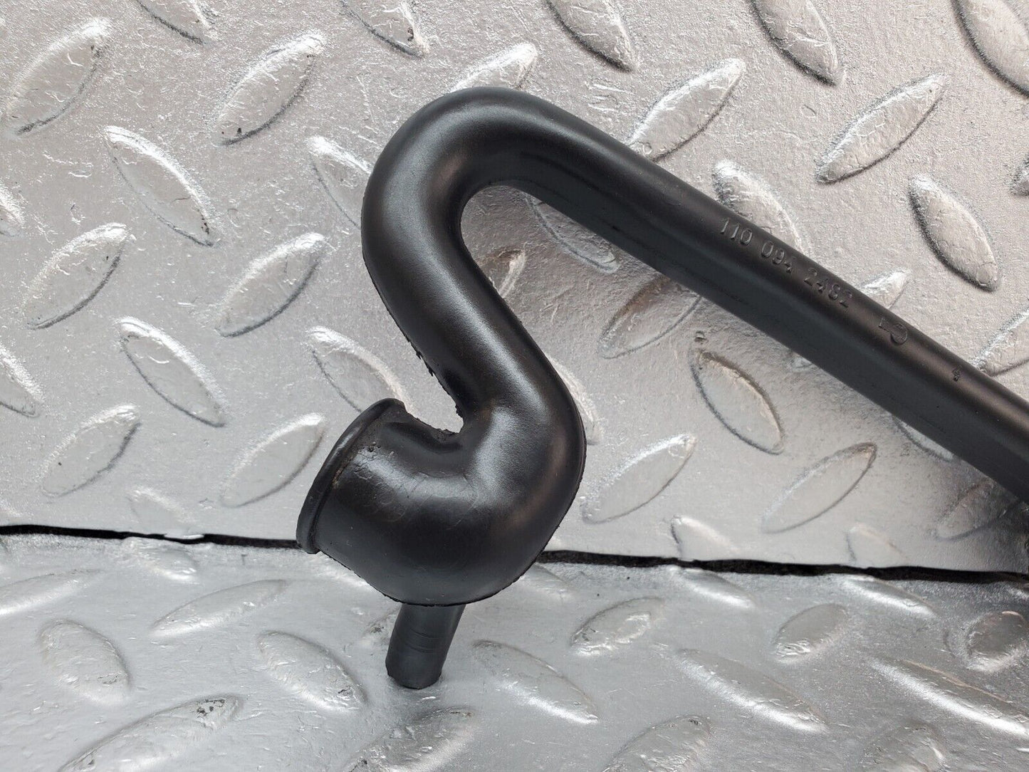 44438 Mercedes-Benz W123 280E Crankcase Breather Hose Pipe 1100942482