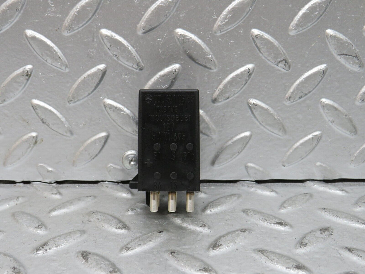 28316 Mercedes-Benz S123 240D Wagon Intermittent Wiper Relay 0008210863