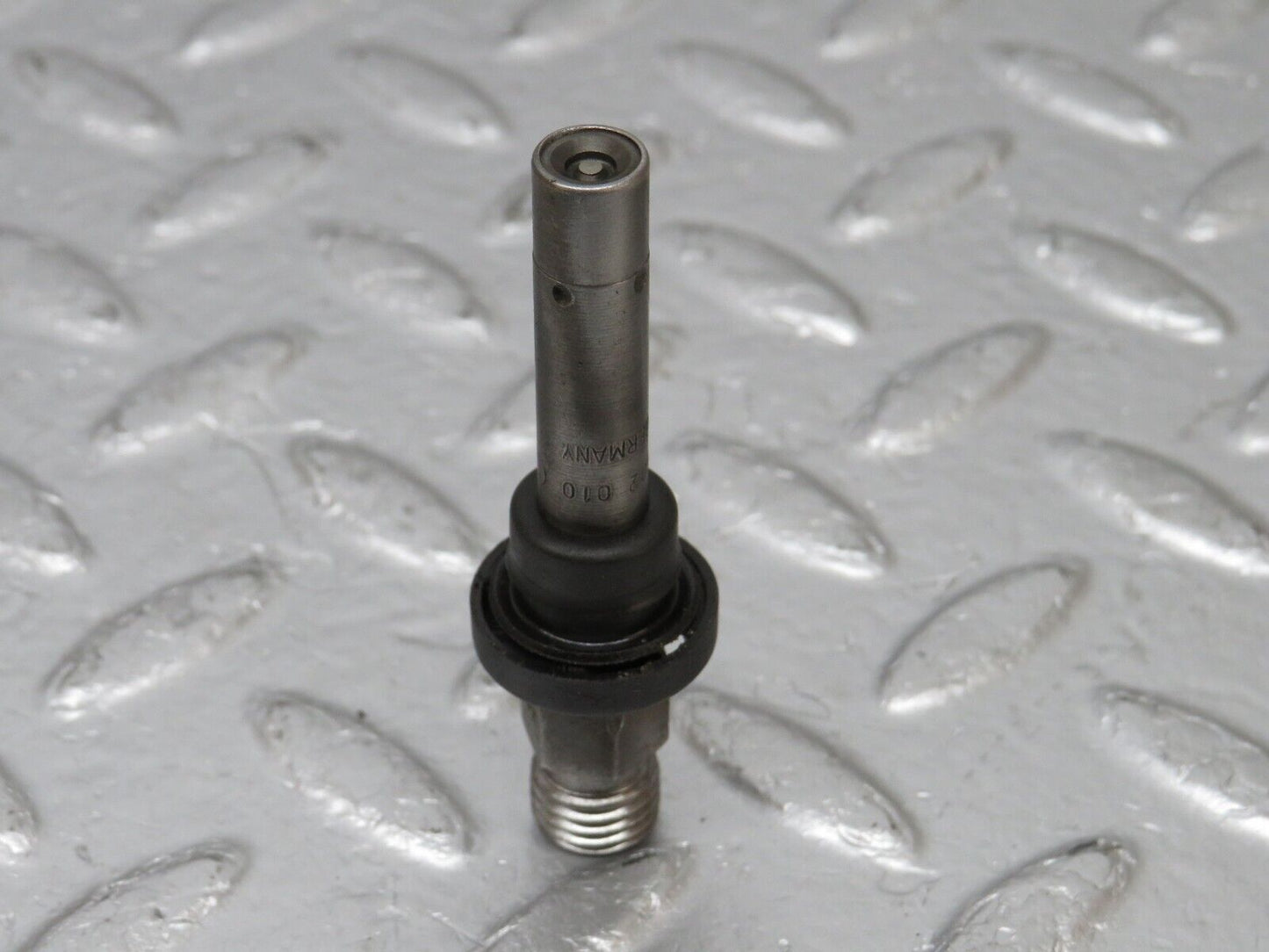 34129 Mercedes-Benz W124 260E Fuel Injector Bosch 0437502010