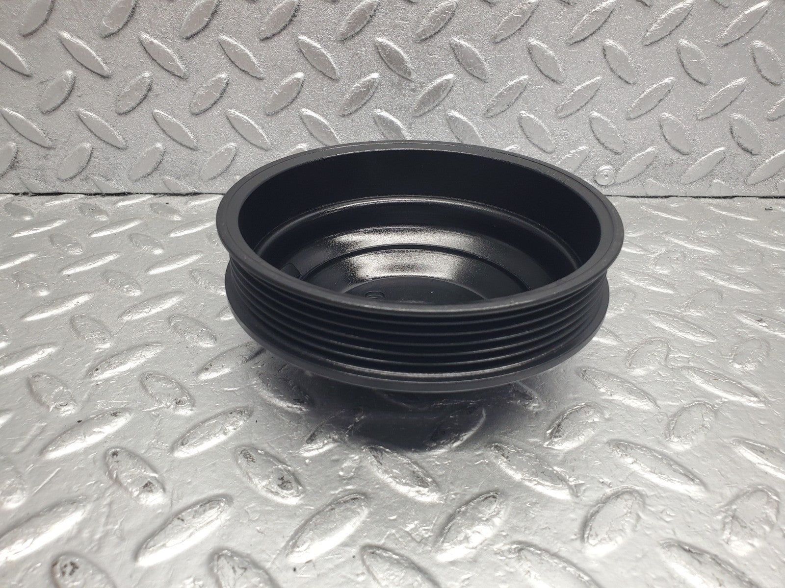 W124 Wagon power steering pump pulley used OEM