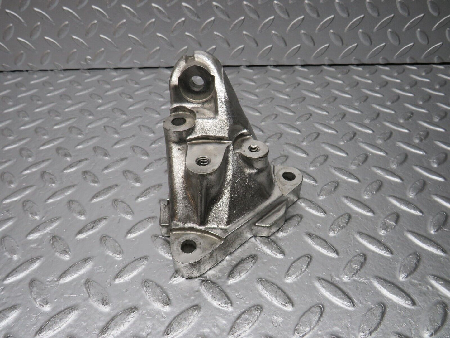 30732 Mercedes-Benz W201 190E 2.0L Engine Mount Bracket Left Side 1022234104