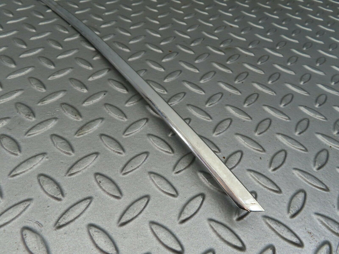 6211 Mercedes-Benz W126 380SE Door Chrome Window Frame Rear Right