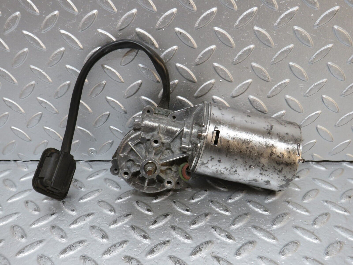 32135 Mercedes-Benz W123 230E Wiper Motor Bosch