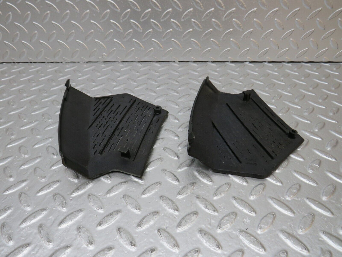 30988 Mercedes-Benz W123 200D Dashboard Speaker Covers