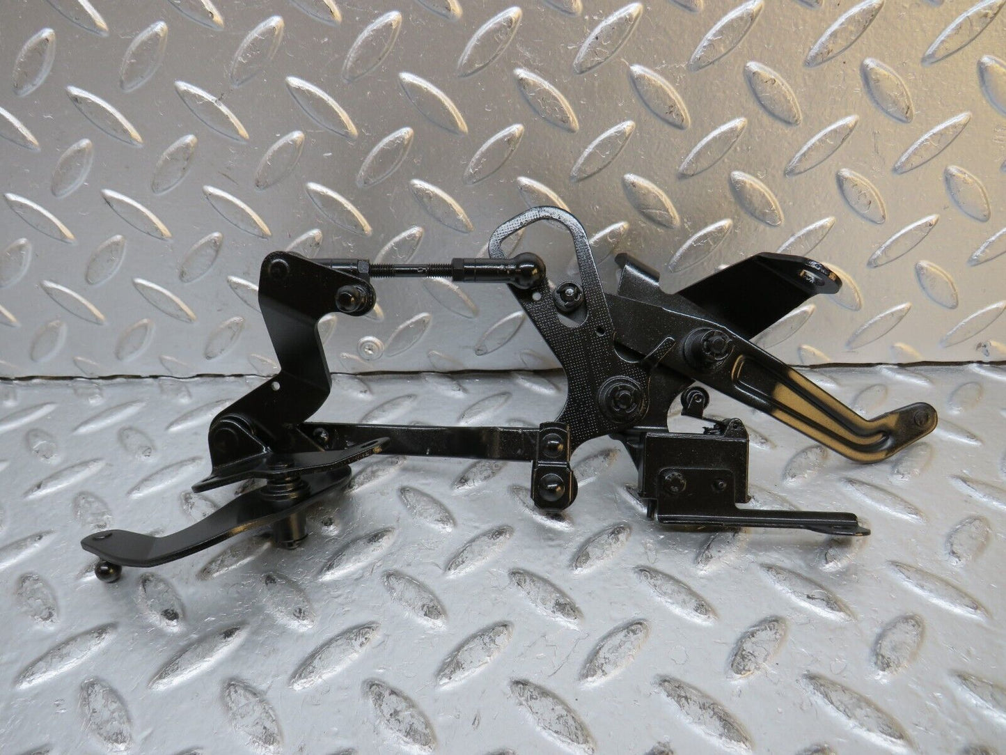 29919 Mercedes-Benz W123 230E Throttle Linkage