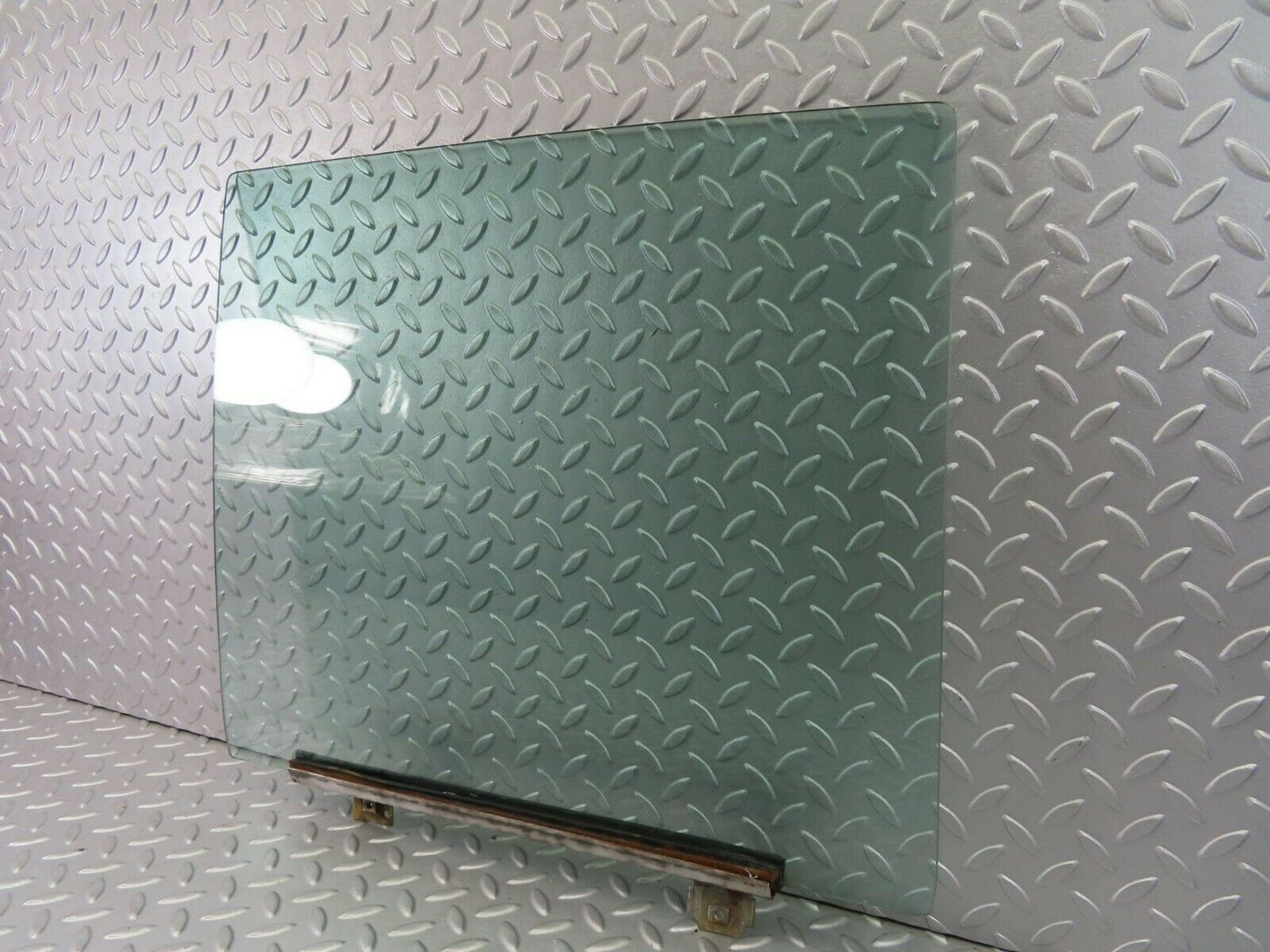 7297 Mercedes-Benz W116 450SE Rear Left Door Window Glass