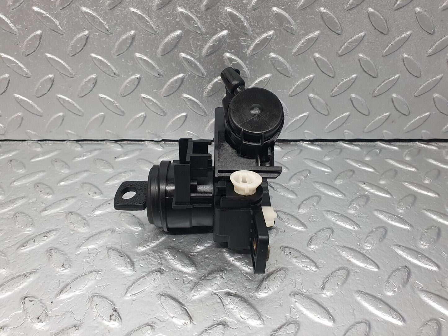 42573 Mercedes-Benz R129 320SL Coupe Trunk Lock With Key