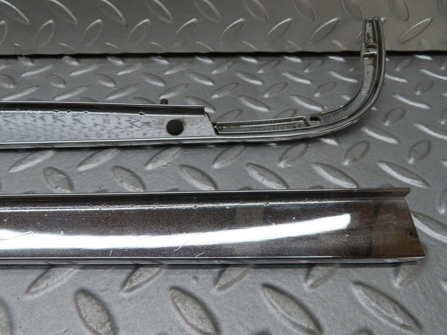 17618 Mercedes-Benz W116 450SEL Trunk Lid Chrome Moulding Trim Pair