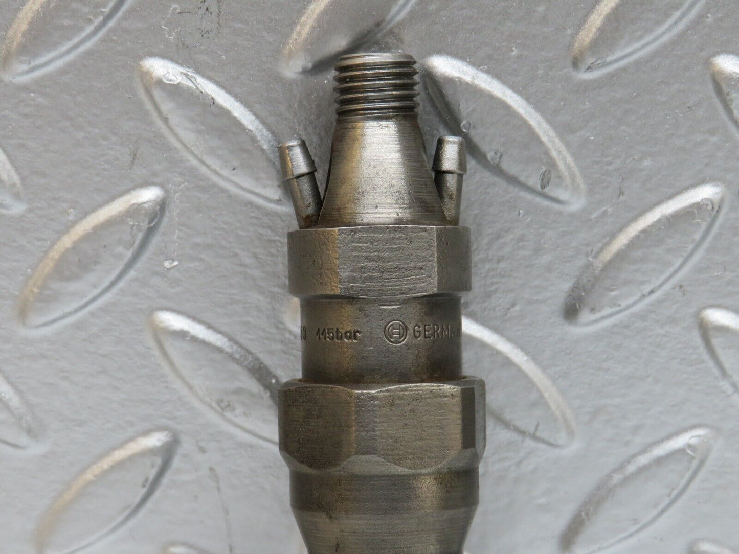 28505 Mercedes-Benz S123 240D Wagon Fuel Injector Bosch KCA30S35/4