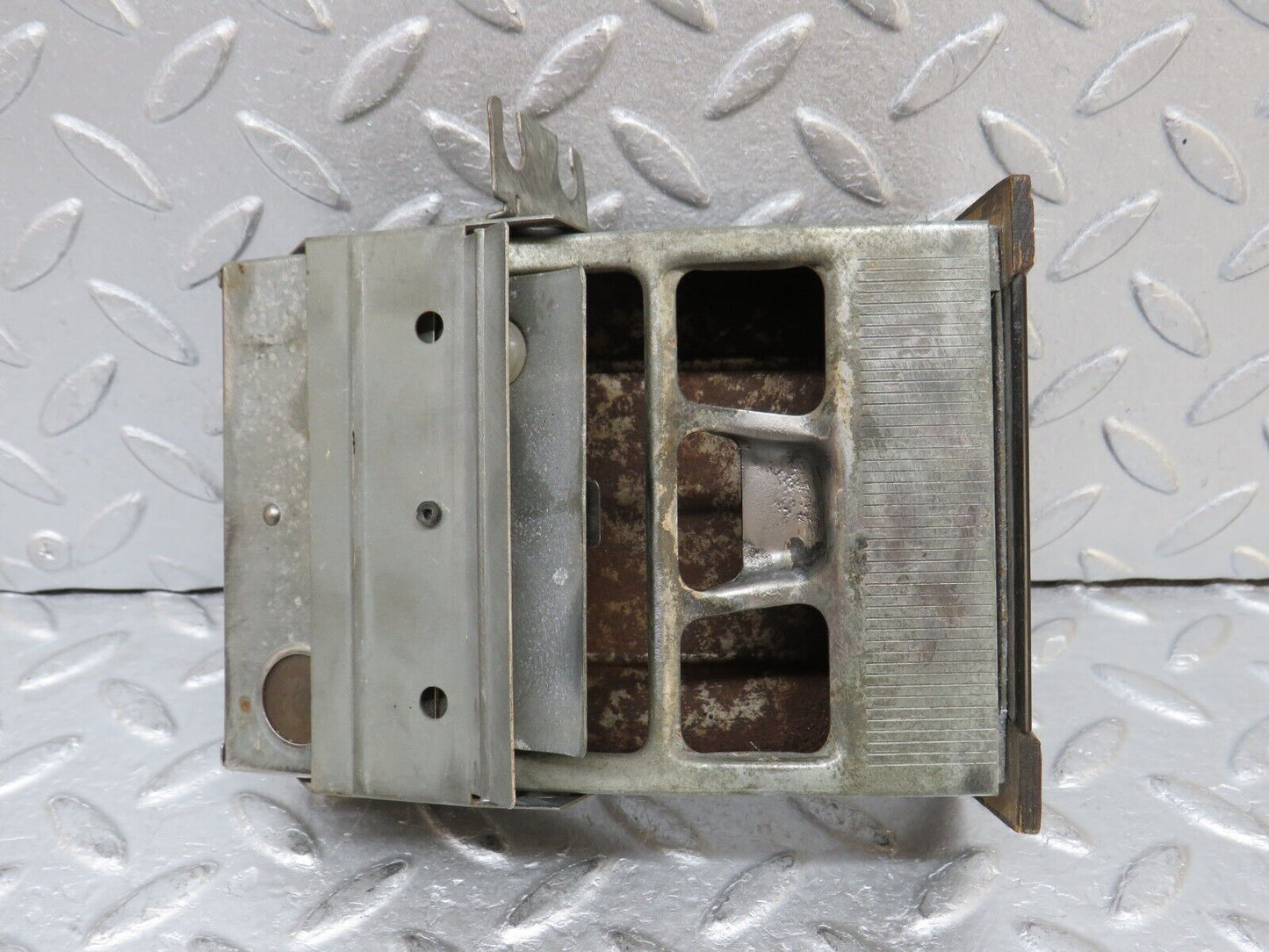 37552 Mercedes-Benz W109 300SEL Centre Console Ashtray Wood Finish