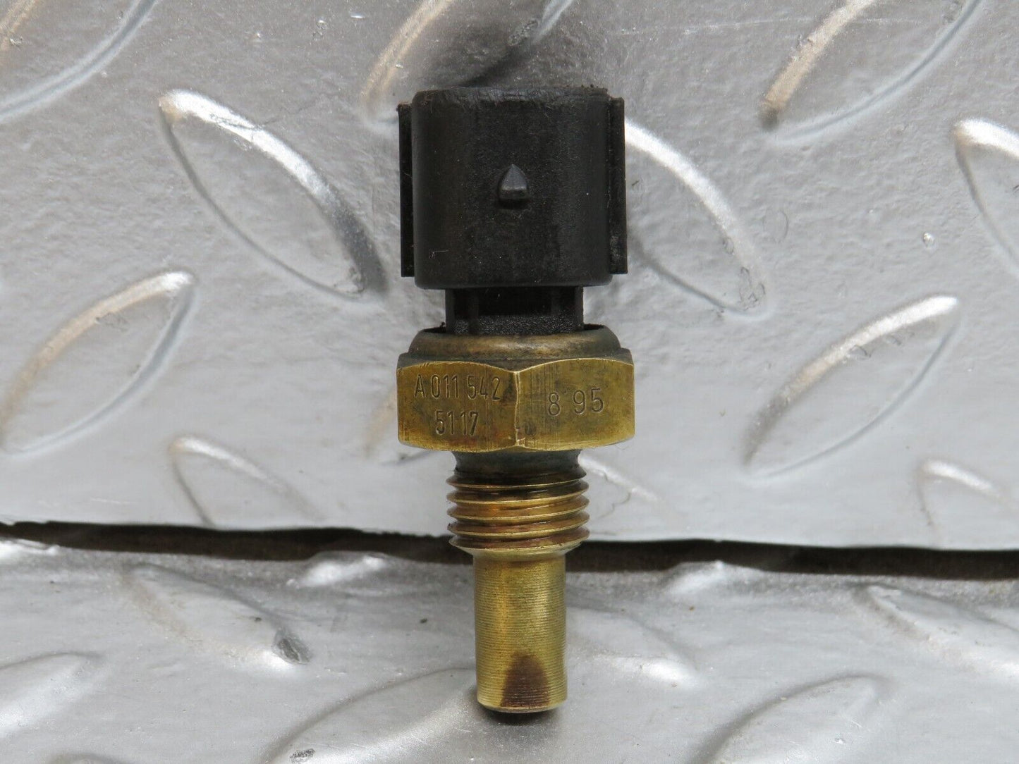 29175 Mercedes-Benz C124 320CE Coolant Temperature Sensor 0115425117