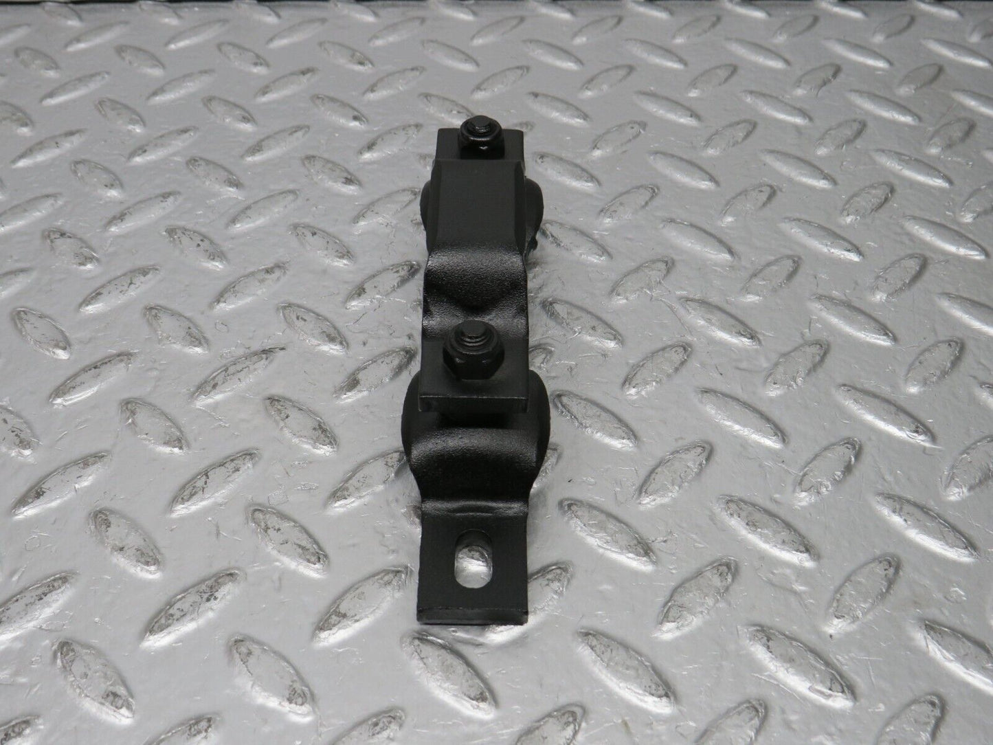 31112 Mercedes-Benz W123 200D Engine Mount Bracket