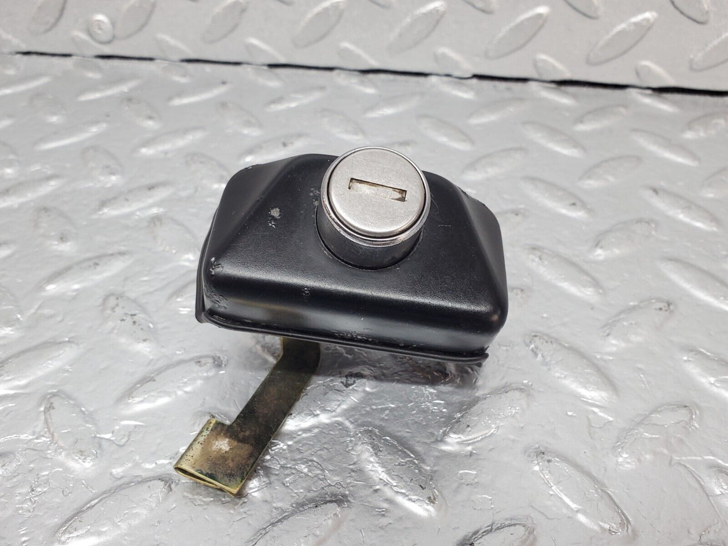 44395 Mercedes-Benz W123 280E Trunk Lock With Key 1237580096 1237500385