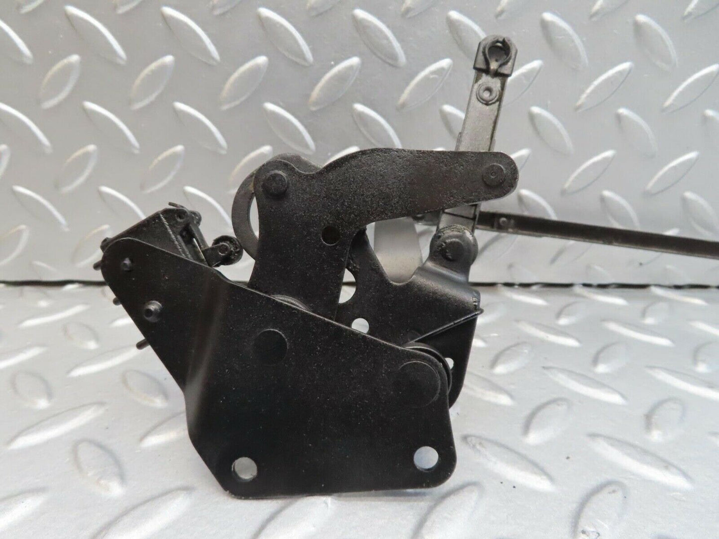 16002 Mercedes-Benz W123 280E Throttle Linkage
