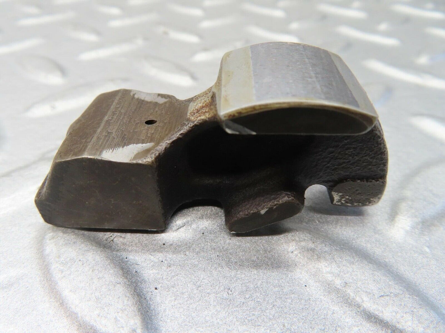 16154 Mercedes-Benz W123 280E Valve Rocker Arm With Retaining Spring