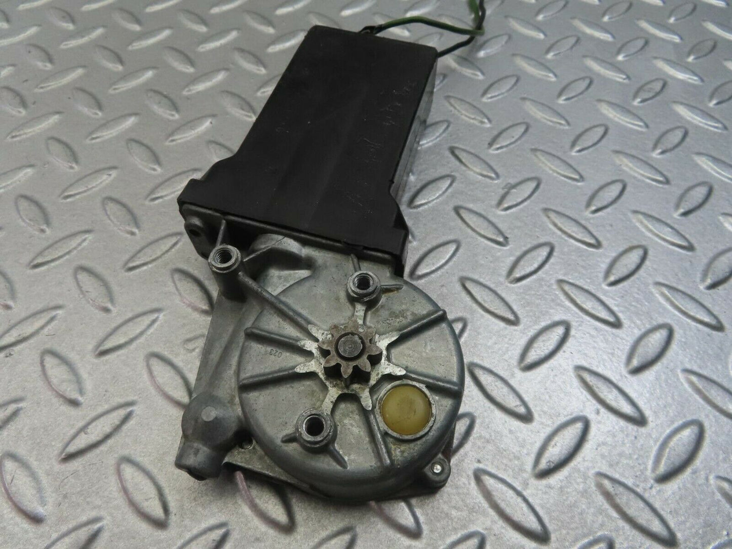 8316 Mercedes-Benz C107 Front Left Window Regulator Motor 0130820002