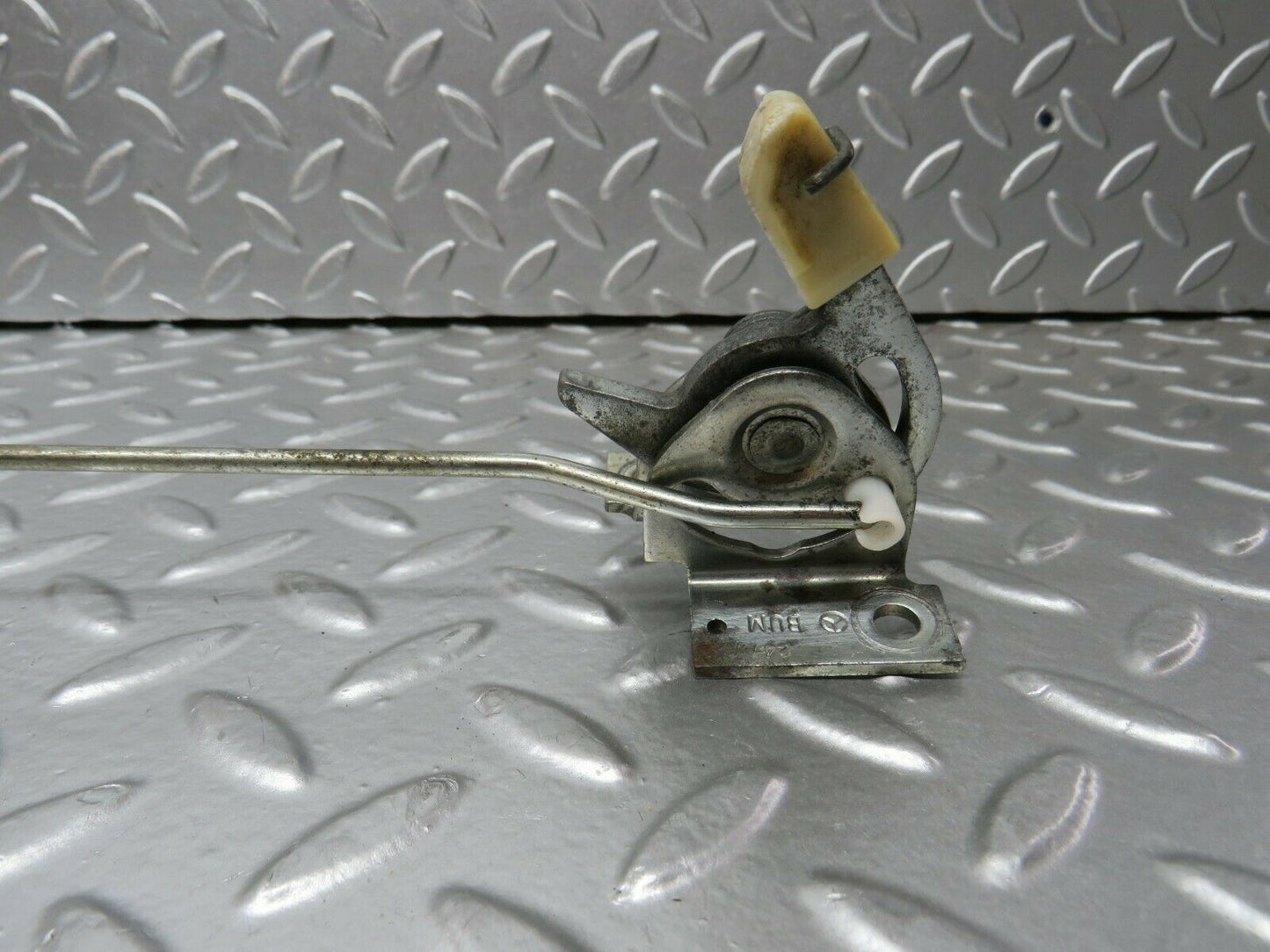 24263 Mercedes-Benz S124 220TE Wagon Rear Seat Bench Locking Mechanism Right