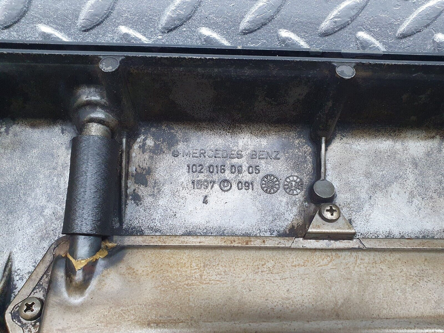 44194 Mercedes-Benz C123 230CE Coupe Rocker Cover 1020160905