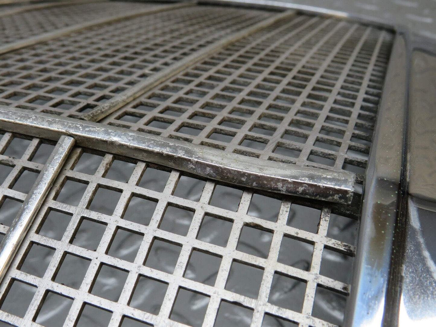 40343 Mercedes-Benz W110 230 Bonnet Grill Chrome