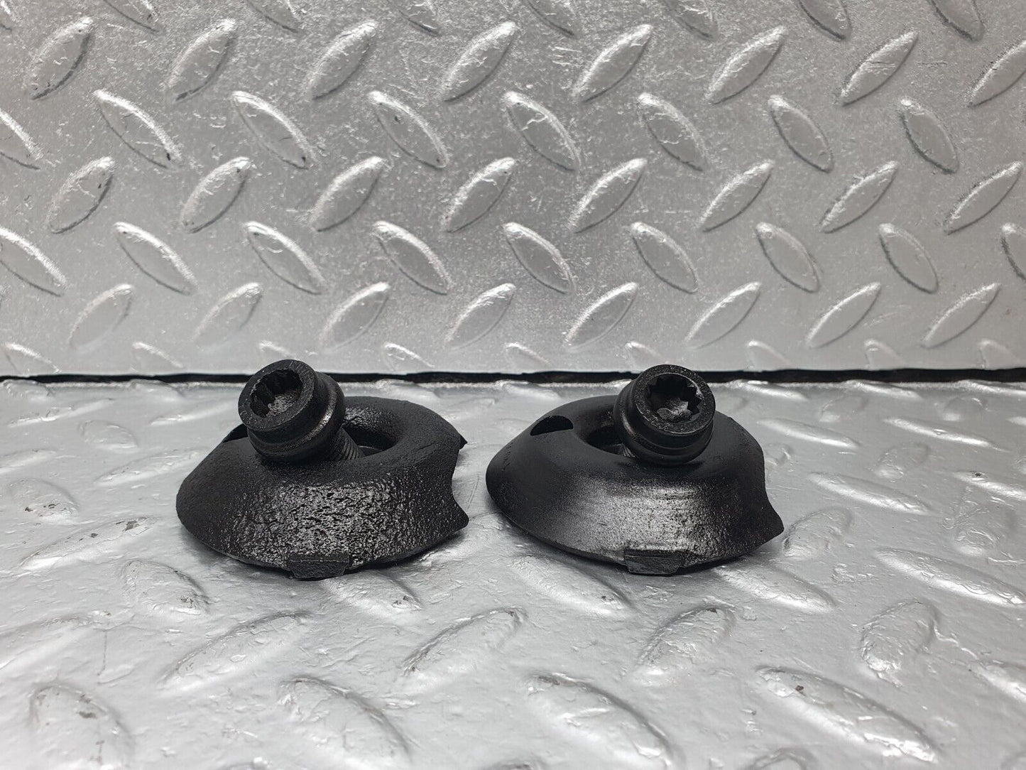 42598 Mercedes-Benz R129 320SL Coupe Rear Suspension Anti Roll Bar Bolt 2x