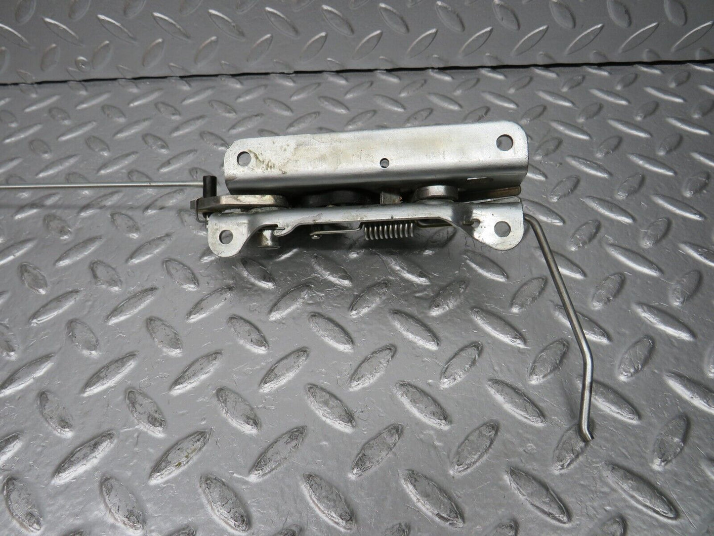 31408 Mercedes-Benz S124 220TE Wagon Rear Right Seat Bench Locking Mechanism