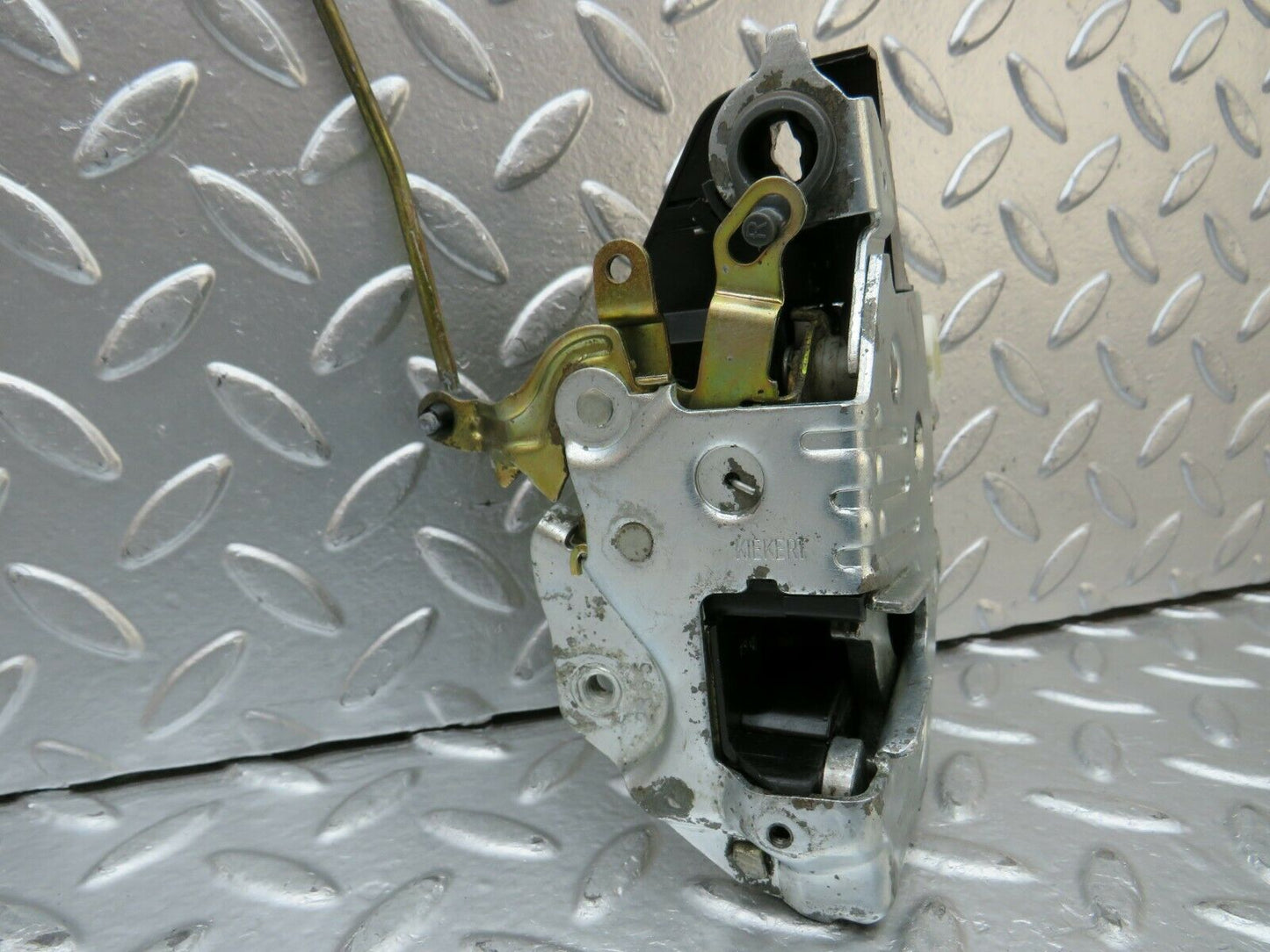 24196 Mercedes-Benz S124 220TE Wagon Front Right Door Lock Mechanism
