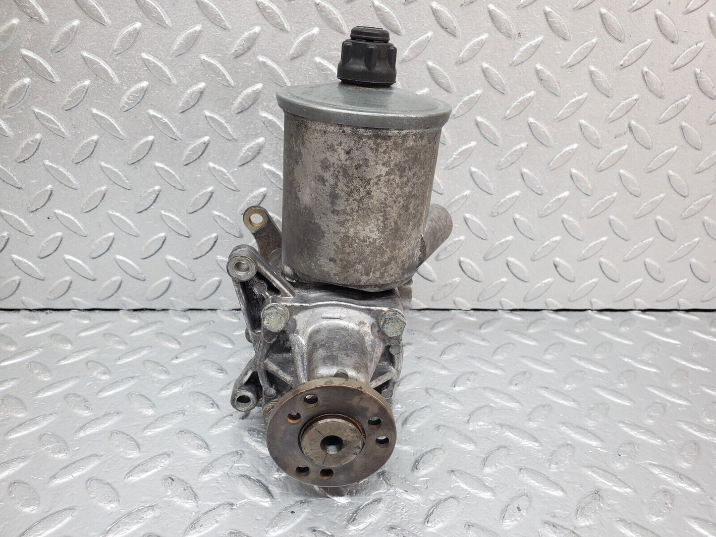 44857 Mercedes-Benz W124 220E Power Steering Pump 2104661901 7681900501