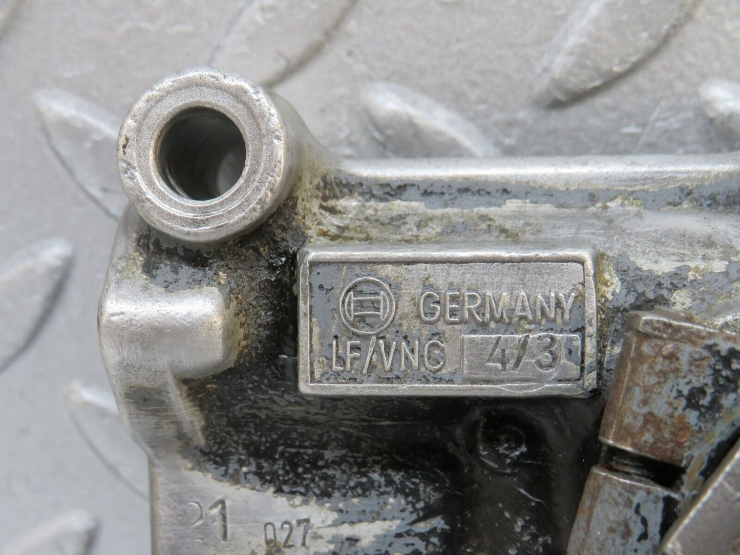 37548 Mercedes-Benz W109 300SEL Air Suspension Leveling Valve Bosch