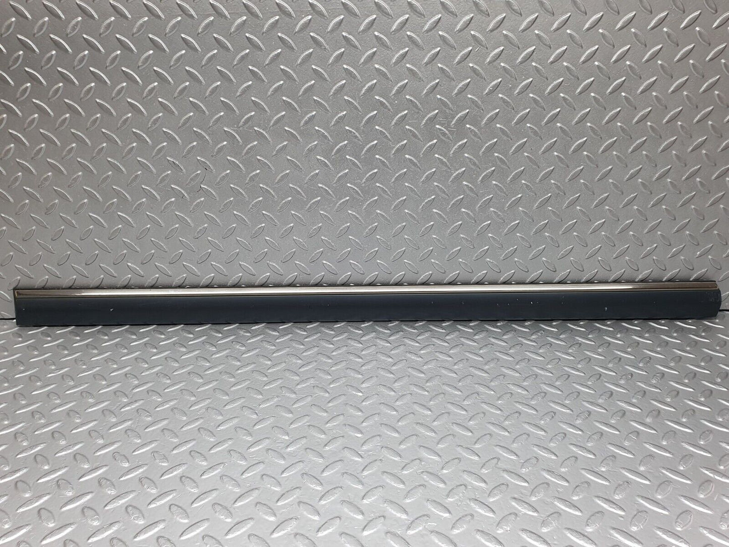 41805 Mercedes-Benz W202 C200 Front Left Door Centre Moulding Trim 2026909362