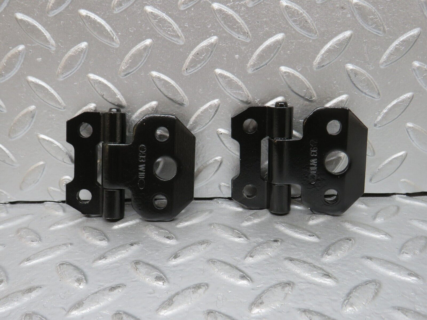 31784 Mercedes-Benz W201 190LE 1.8L Right Door Hinge Pair