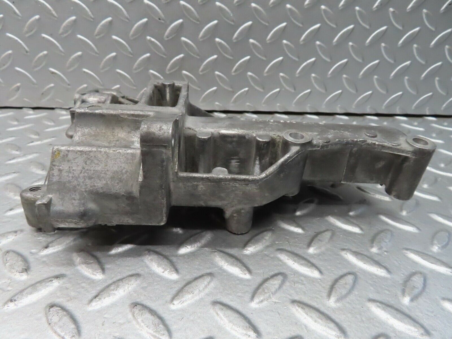 19555 Mercedes-Benz C140 CL420 Coupe AC Compressor Mount Bracket 1192363130