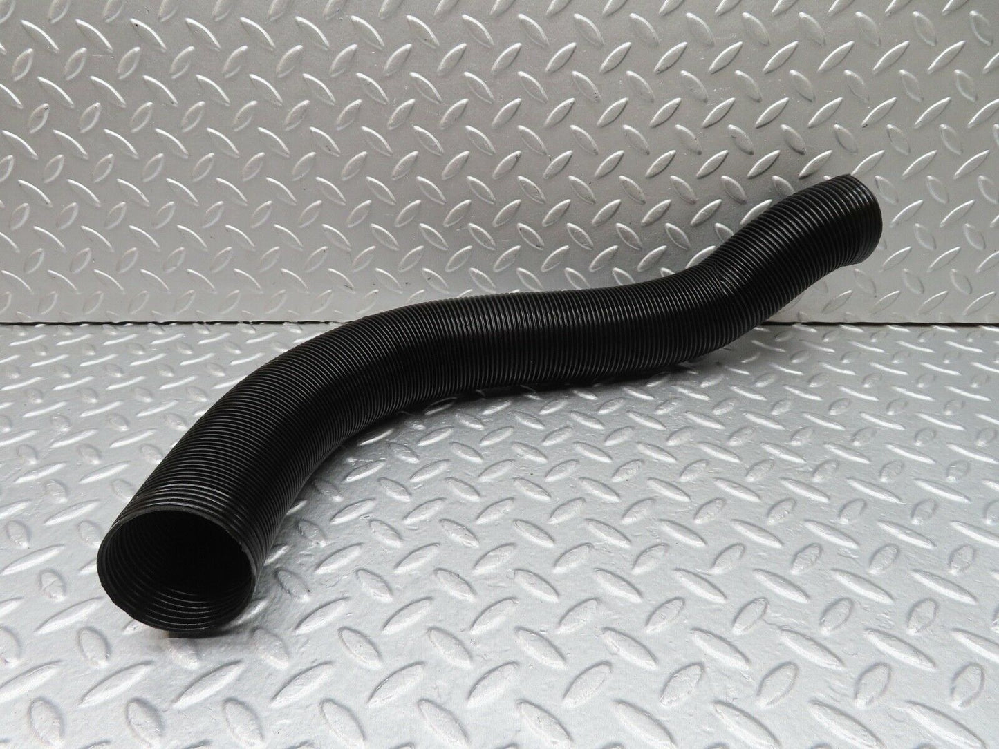 17918 Mercedes-Benz W123 200 Air Duct Pipe Hose