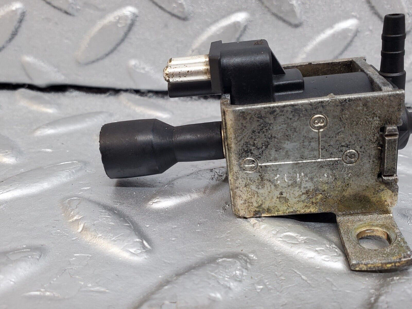44707 Mercedes-Benz W124 220E Vacuum Solenoid Binder 0015408697