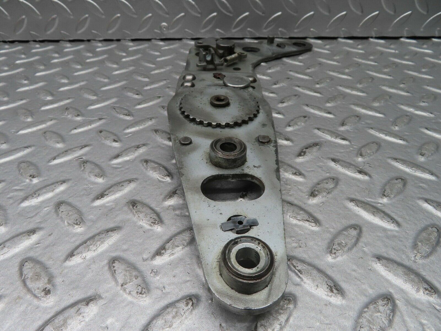 20552 Mercedes-Benz R107 450SL Front Right Seat Hinge 0009108086