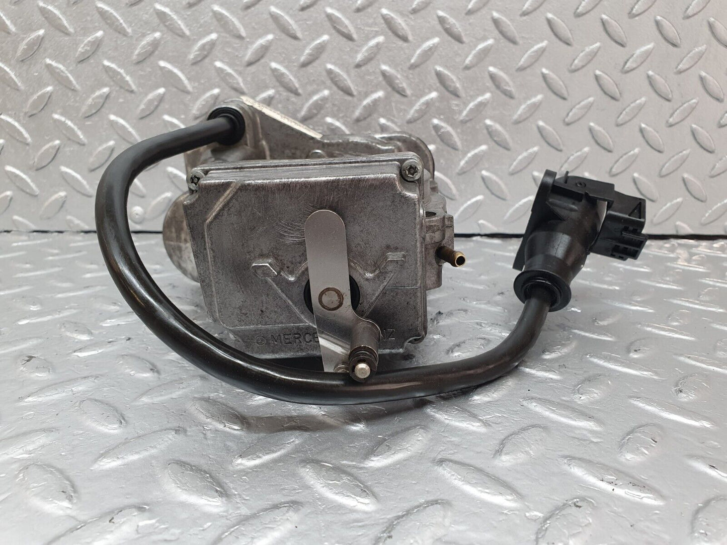 42499 Mercedes-Benz R129 320SL Coupe Throttle Body Valve VDO 0001414925