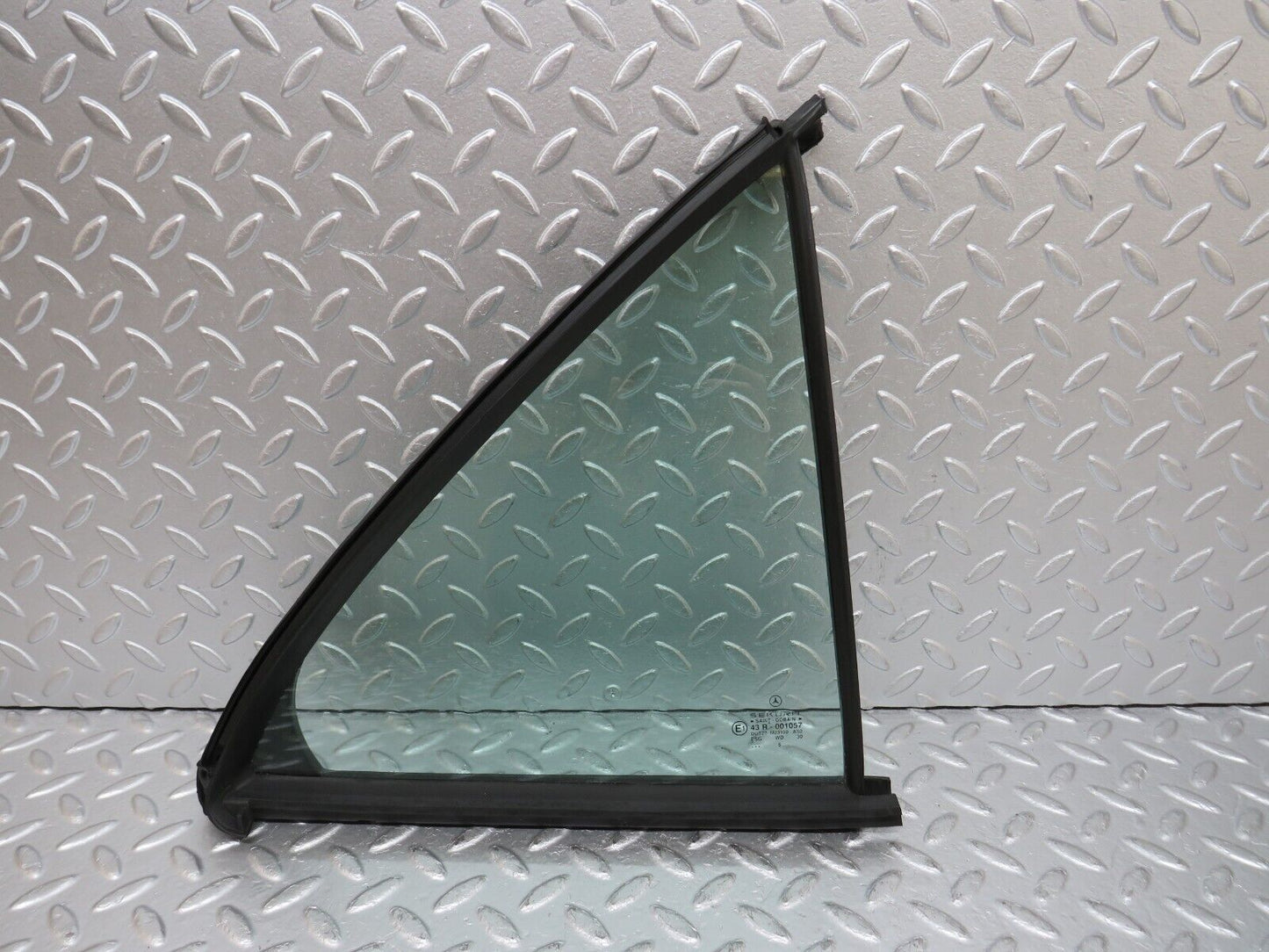 33260 Mercedes-Benz W202 C180 Rear Right Quarter Window Glass 2027350224