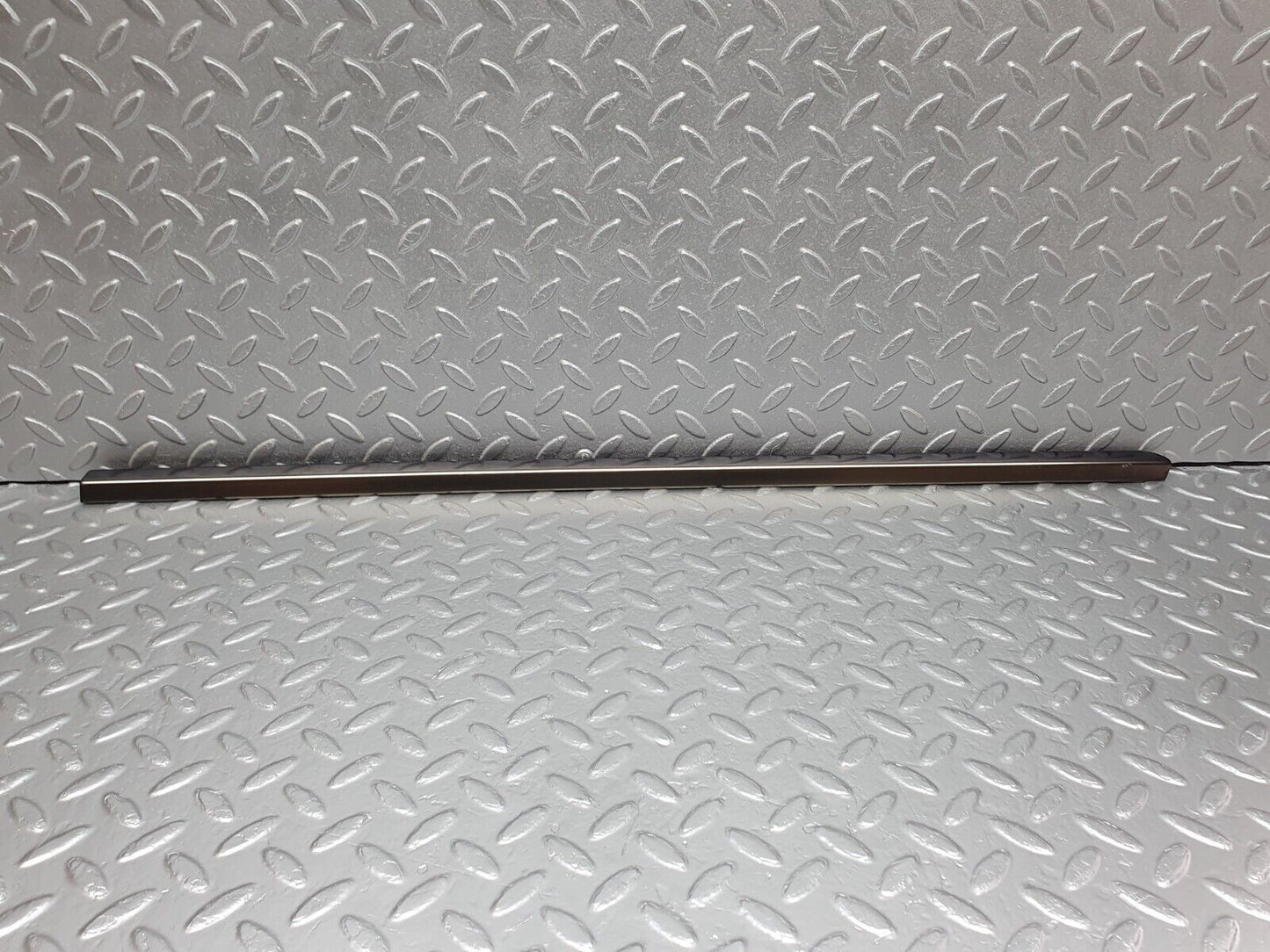 42107 Mercedes-Benz W202 C200 Front Left Door Moulding Trim
